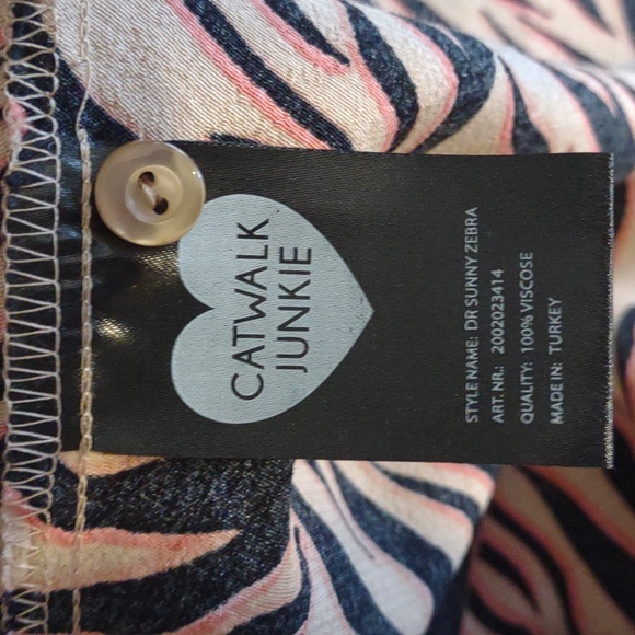 Catwalk closet BNWOT zebra print dress size xs w/ buttons & tie at back - Picture 10 of 10